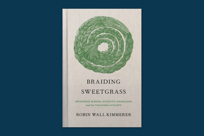 Cover of the book Braiding Sweetgrass by Robin Wall Kimmerer